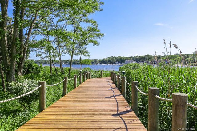 477 Woodscreek Court, Moriches, NY 11955