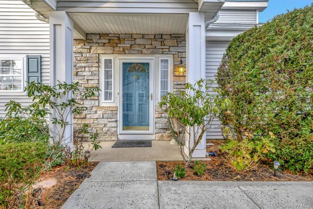 477 Woodscreek Court, Moriches, NY 11955