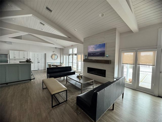 477 Woodscreek Court, Moriches, NY 11955