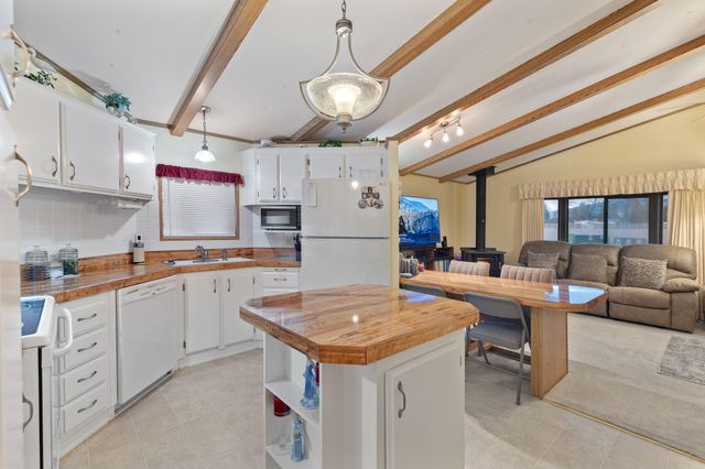 109 Waverly Drive, Grants Pass, OR 97526