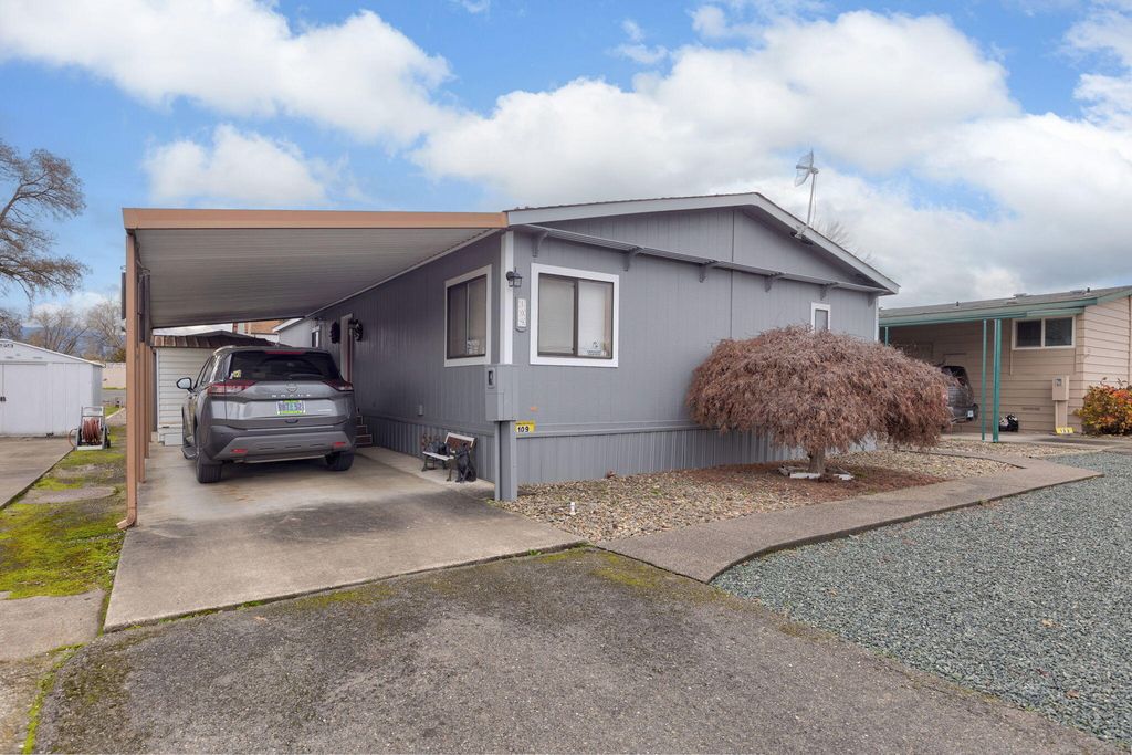 109 Waverly Drive, Grants Pass, OR 97526
