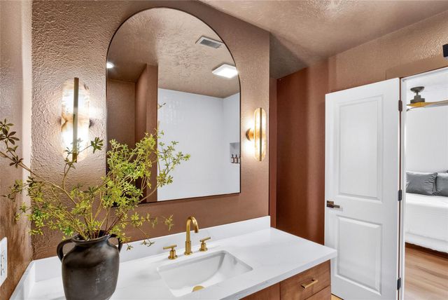 2501 Ironclad Drive, League City, TX 77573