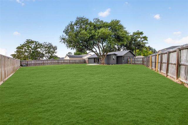 2501 Ironclad Drive, League City, TX 77573