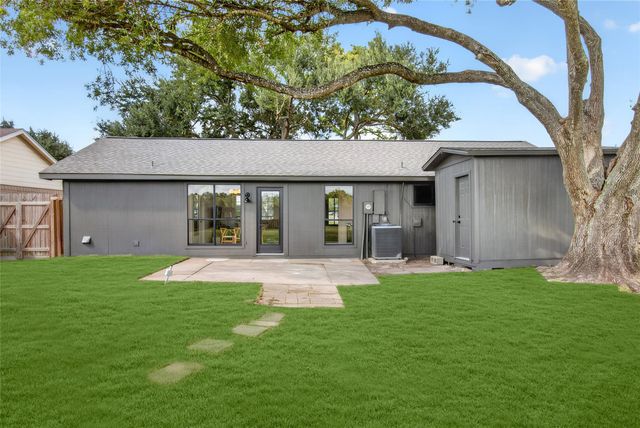 2501 Ironclad Drive, League City, TX 77573