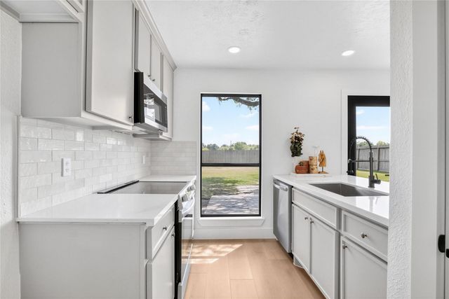 2501 Ironclad Drive, League City, TX 77573