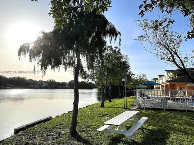 3690 N 56th Avenue 916, Hollywood, FL 33021
