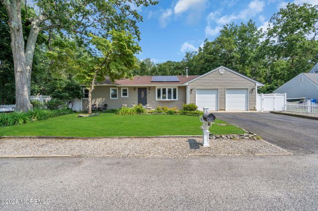 512 Gladstone Street, Toms River, NJ 08757