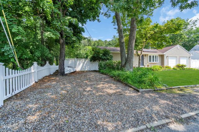 512 Gladstone Street, Toms River, NJ 08757