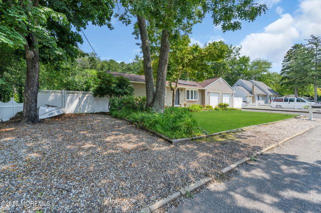 512 Gladstone Street, Toms River, NJ 08757