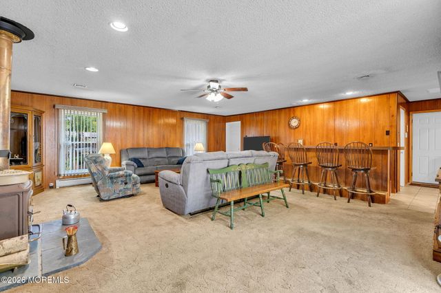 512 Gladstone Street, Toms River, NJ 08757