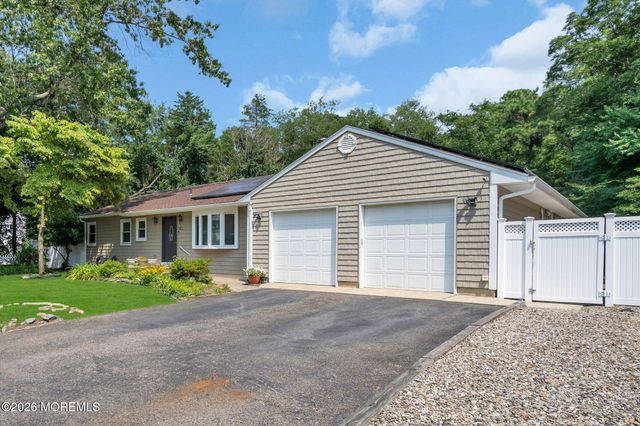 512 Gladstone Street, Toms River, NJ 08757