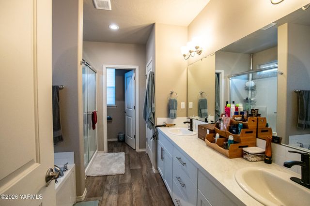 8 S 12th St Lp, Selah, WA 98942