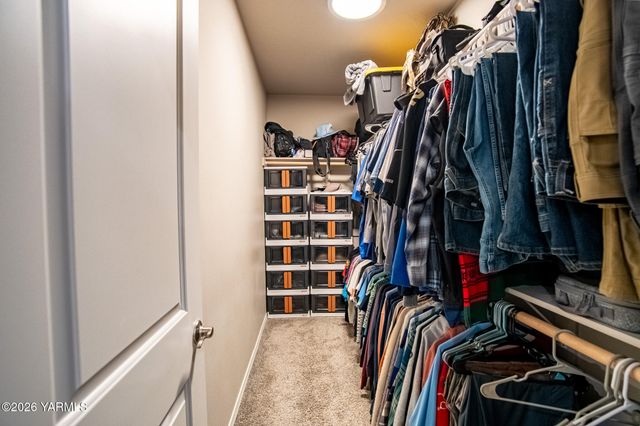 8 S 12th St Lp, Selah, WA 98942