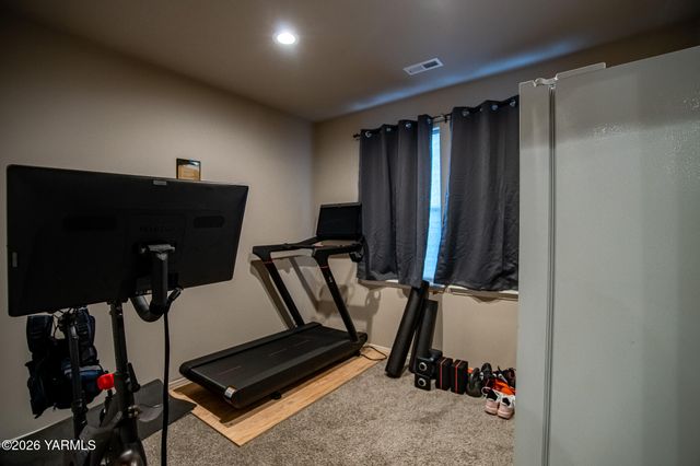 8 S 12th St Lp, Selah, WA 98942