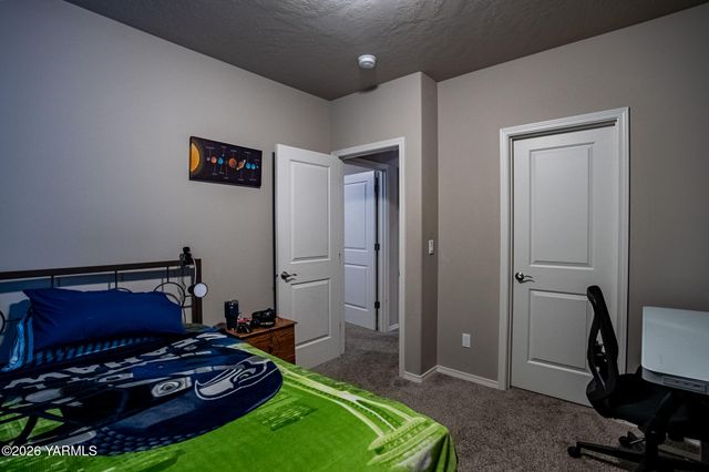 8 S 12th St Lp, Selah, WA 98942