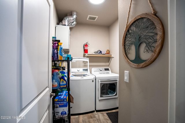 8 S 12th St Lp, Selah, WA 98942