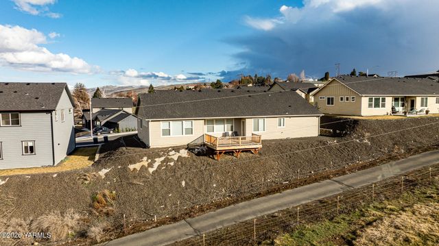 8 S 12th St Lp, Selah, WA 98942