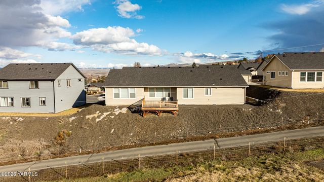 8 S 12th St Lp, Selah, WA 98942