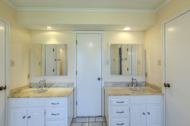 4400 Kingswick Drive, Arlington, TX 76016