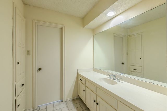 4400 Kingswick Drive, Arlington, TX 76016