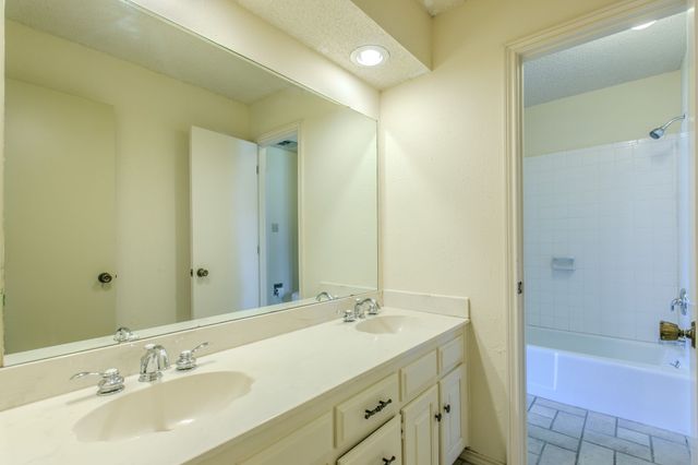4400 Kingswick Drive, Arlington, TX 76016
