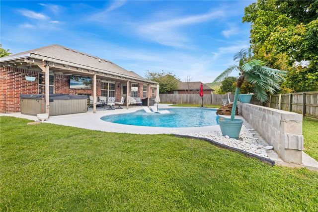 11093 Waterleaf Lane, Prairie Grove, AR 72753