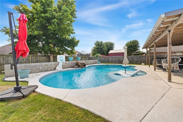 11093 Waterleaf Lane, Prairie Grove, AR 72753