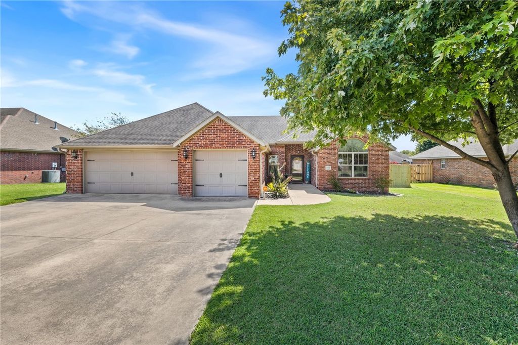 11093 Waterleaf Lane, Prairie Grove, AR 72753