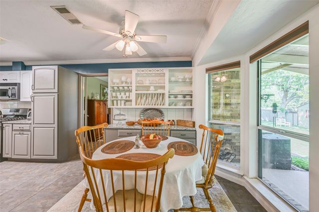 912 N Dove Road, Grapevine, TX 76051