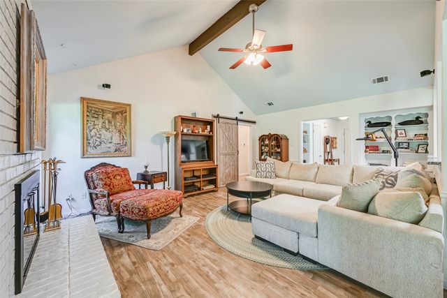 912 N Dove Road, Grapevine, TX 76051