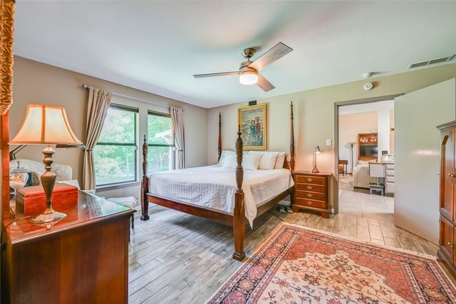 912 N Dove Road, Grapevine, TX 76051