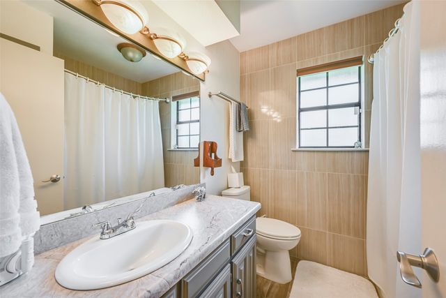 912 N Dove Road, Grapevine, TX 76051