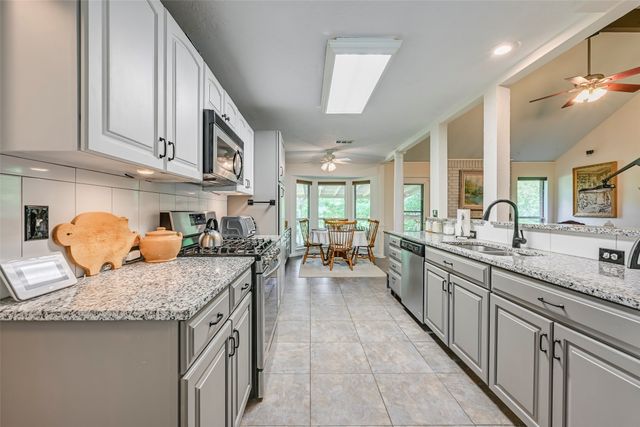 912 N Dove Road, Grapevine, TX 76051