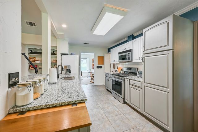 912 N Dove Road, Grapevine, TX 76051