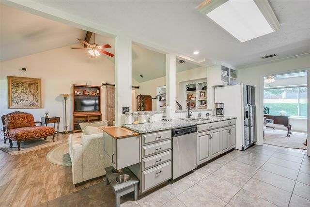 912 N Dove Road, Grapevine, TX 76051