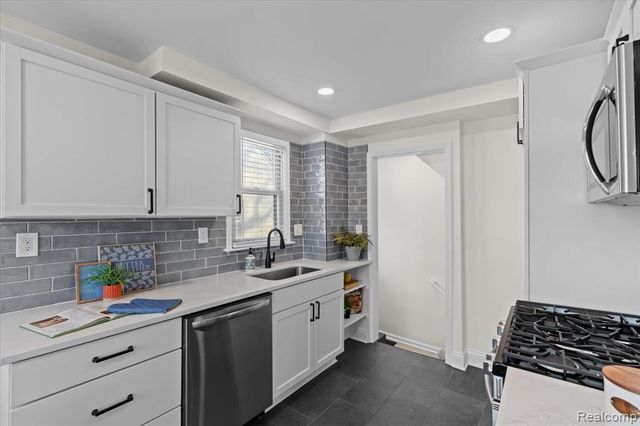 28513 Barton Street, Garden City, MI 48135