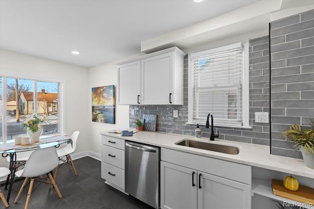 28513 Barton Street, Garden City, MI 48135