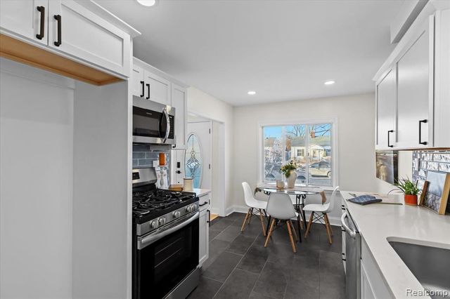 28513 Barton Street, Garden City, MI 48135