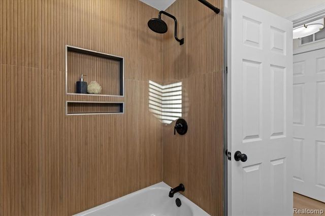 28513 Barton Street, Garden City, MI 48135