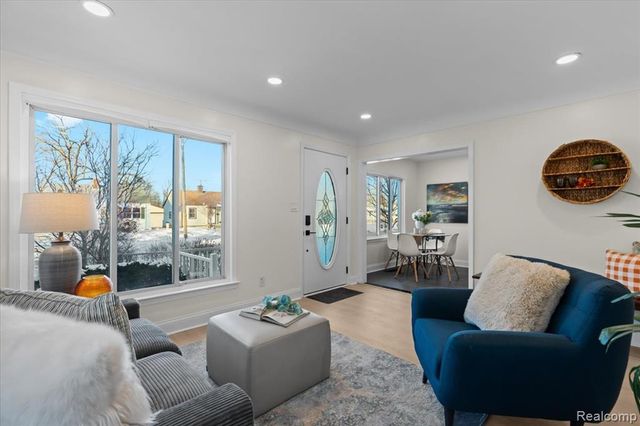 28513 Barton Street, Garden City, MI 48135