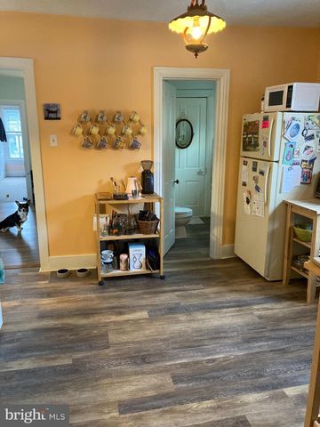 8 WATER ST, Glen Rock, PA 17327