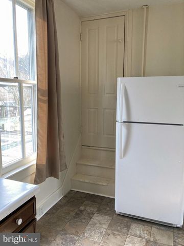 8 WATER ST, Glen Rock, PA 17327