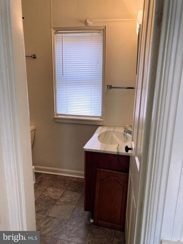 8 WATER ST, Glen Rock, PA 17327