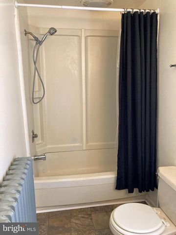 8 WATER ST, Glen Rock, PA 17327