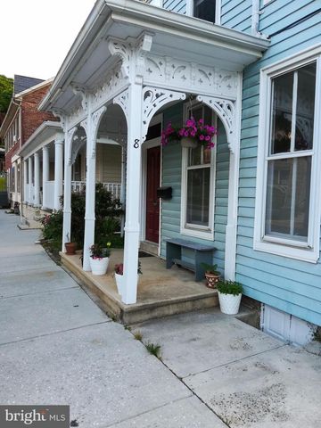 8 WATER ST, Glen Rock, PA 17327