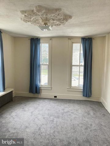 8 WATER ST, Glen Rock, PA 17327