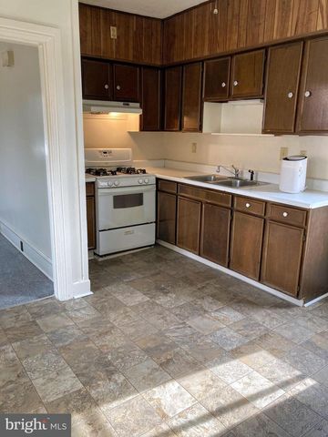 8 WATER ST, Glen Rock, PA 17327