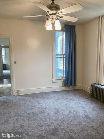 8 WATER ST, Glen Rock, PA 17327