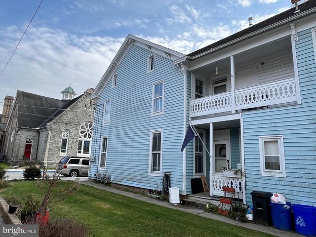 8 WATER ST, Glen Rock, PA 17327