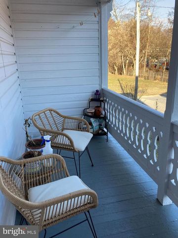 8 WATER ST, Glen Rock, PA 17327